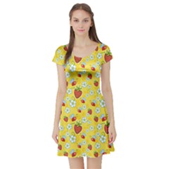 Yellow Strawberries With Red Bee And White Flowers Pattern Short Sleeve Skater Dress