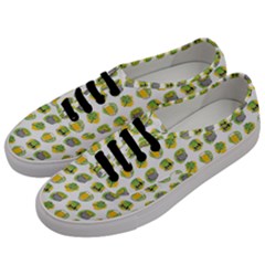 St Patricks Day Background Symbols Men s Classic Low Top Sneakers