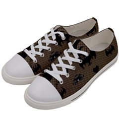 Cute Bat With Hearts Women s Low Top Canvas Sneakers