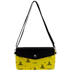 Gadsden Flag Don t Tread On Me Yellow And Black Pattern With American Stars Removable Strap Clutch Bag
