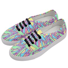 Feathers Pattern Women s Classic Low Top Sneakers