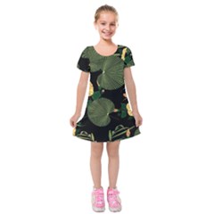 Tropical Vintage Yellow Hibiscus Floral Green Leaves Seamless Pattern Black Background  Kids  Short Sleeve Velvet Dress by Sobalvarro