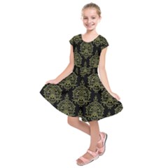 Black And Green Ornament Damask Vintage Kids  Short Sleeve Dress by ConteMonfrey
