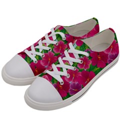 Background-cute-flowers-fuchsia-with-leaves Men s Low Top Canvas Sneakers by Pakemis