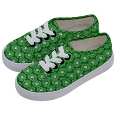 Gerbera Daisy Vector Tile Pattern Kids  Classic Low Top Sneakers by GardenOfOphir