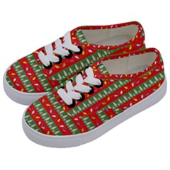 Christmas-papers-red-and-green Kids  Classic Low Top Sneakers by Amaryn4rt