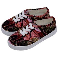 Hot Day In  Dallas-6 Kids  Classic Low Top Sneakers by bestdesignintheworld
