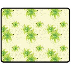 Leaf Green Star Beauty Fleece Blanket (medium) 